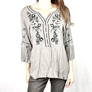 CUTE OPTIONS | 🐭 Gray Floral Embroidered Loose Peasant Prairie Boho Chic Blouse